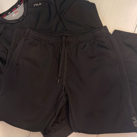 FILA - Like New - Picture 5 of 5